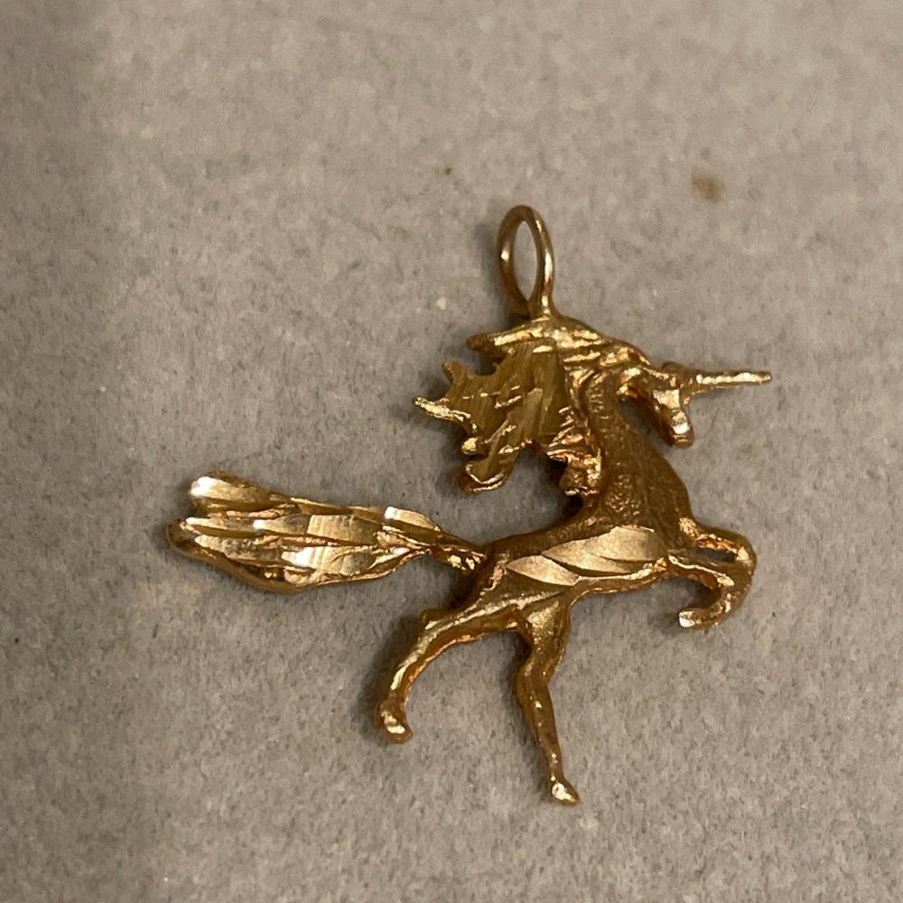 14K Yellow Gold Unicorn Pendant/ Charm🦄